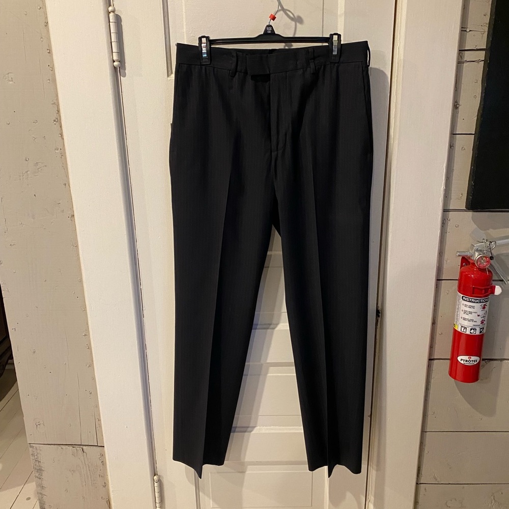 Perry Ellis Portfolio mens dress pants 32x32 black with dark blue pinstripes